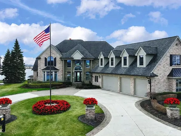 501 Lathrop Ave, Algonac, MI 48001