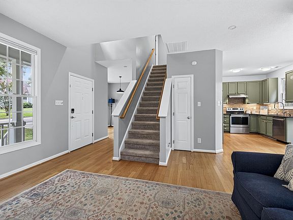 4th image of 102 Unaka Ct