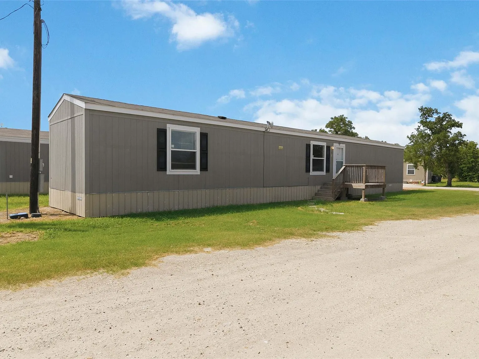 3 bed, 2.0 bath, 925 sqft, $1,400 — Photo 3