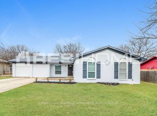3201 Jamestown Dr, Forest Hill, TX 76140