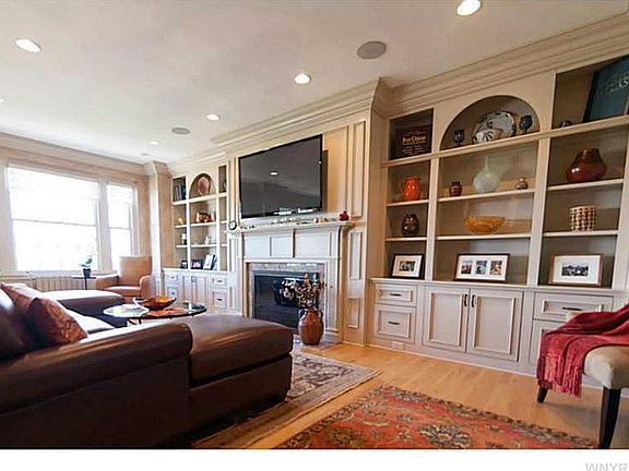 4th image of 33 Gates Cir #10C