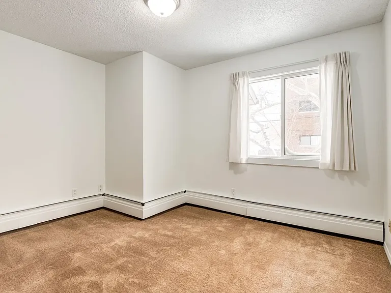 2404 16a St SW — Photo 26