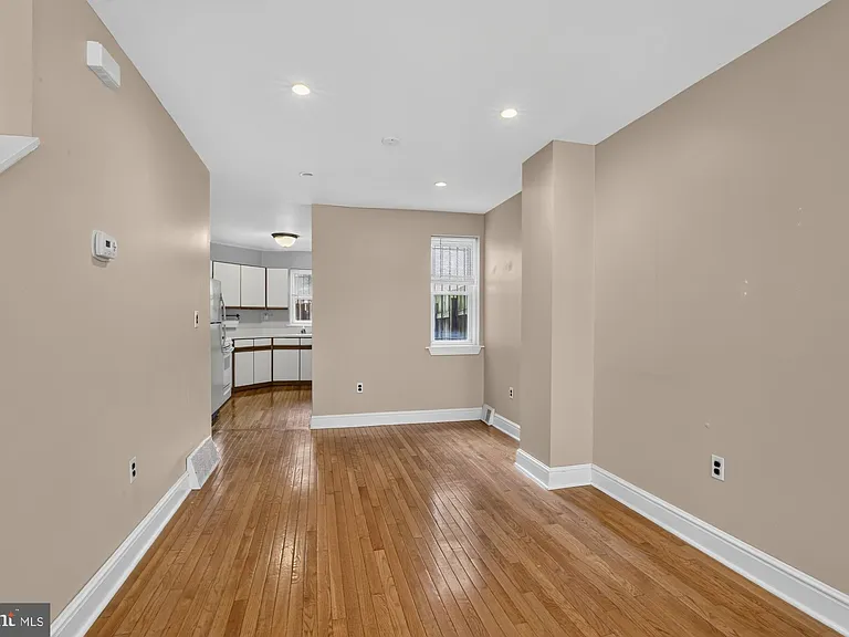 2645 Bainbridge St — Photo 4