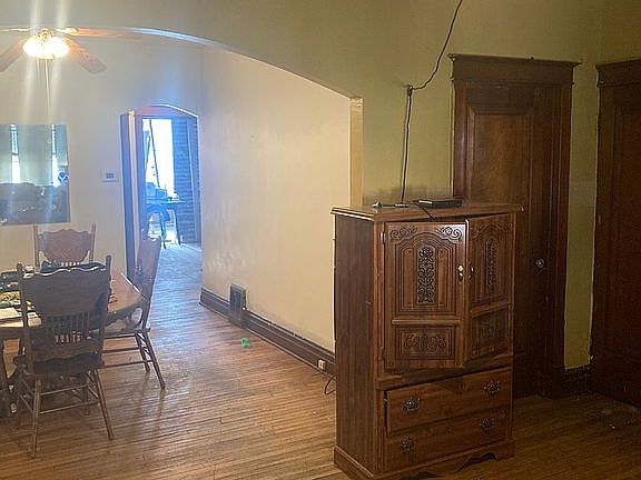 3rd image of 4040 Cora Ave