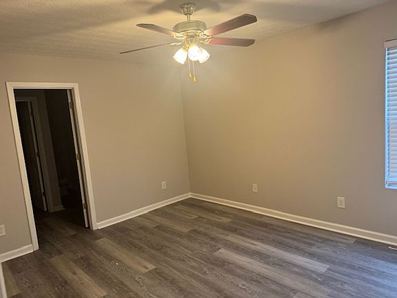 4th image of 1860 New Orleans Way