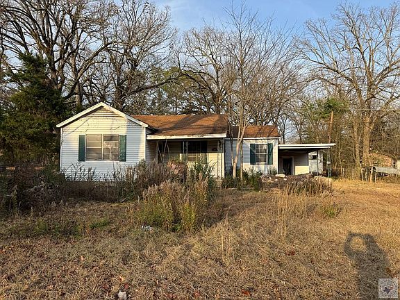 2nd image of 201 Roosevelt Rd