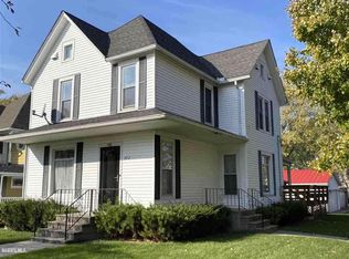 302 W Main St, Dakota, IL 61018