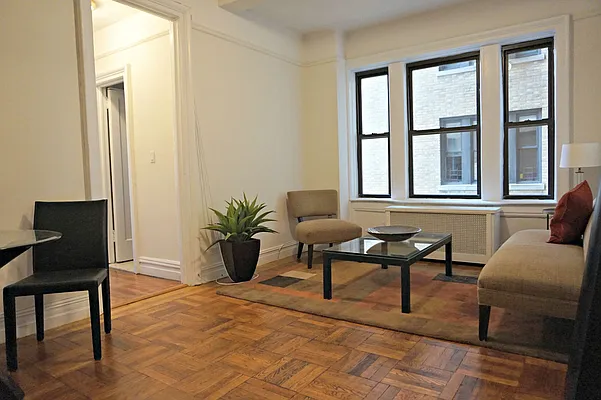 Rented by Metropolitan Equities | media 6