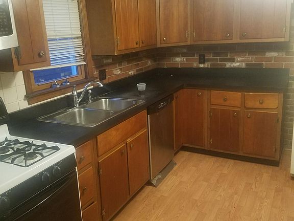 3rd image of 156 W Winspear Ave #1