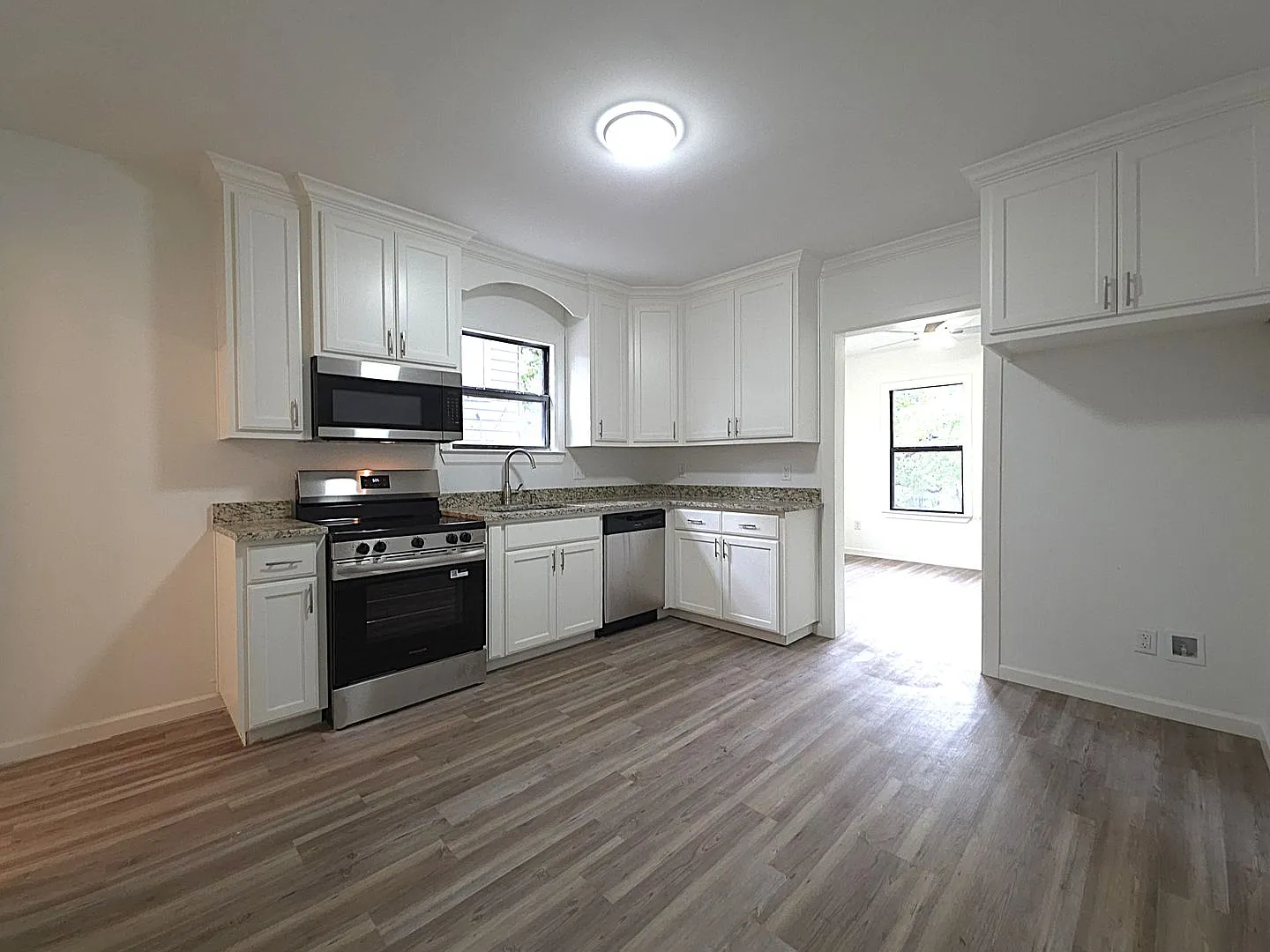 Fully Remodeled Home in the Heart of Tyler 1010 W. Rusk! — Photo 4