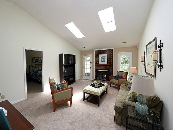 3rd image of 319 Reynolds Ave