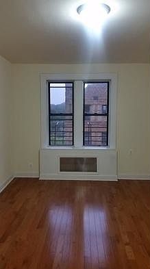 5th image of 1035 Washington Ave APT 1D