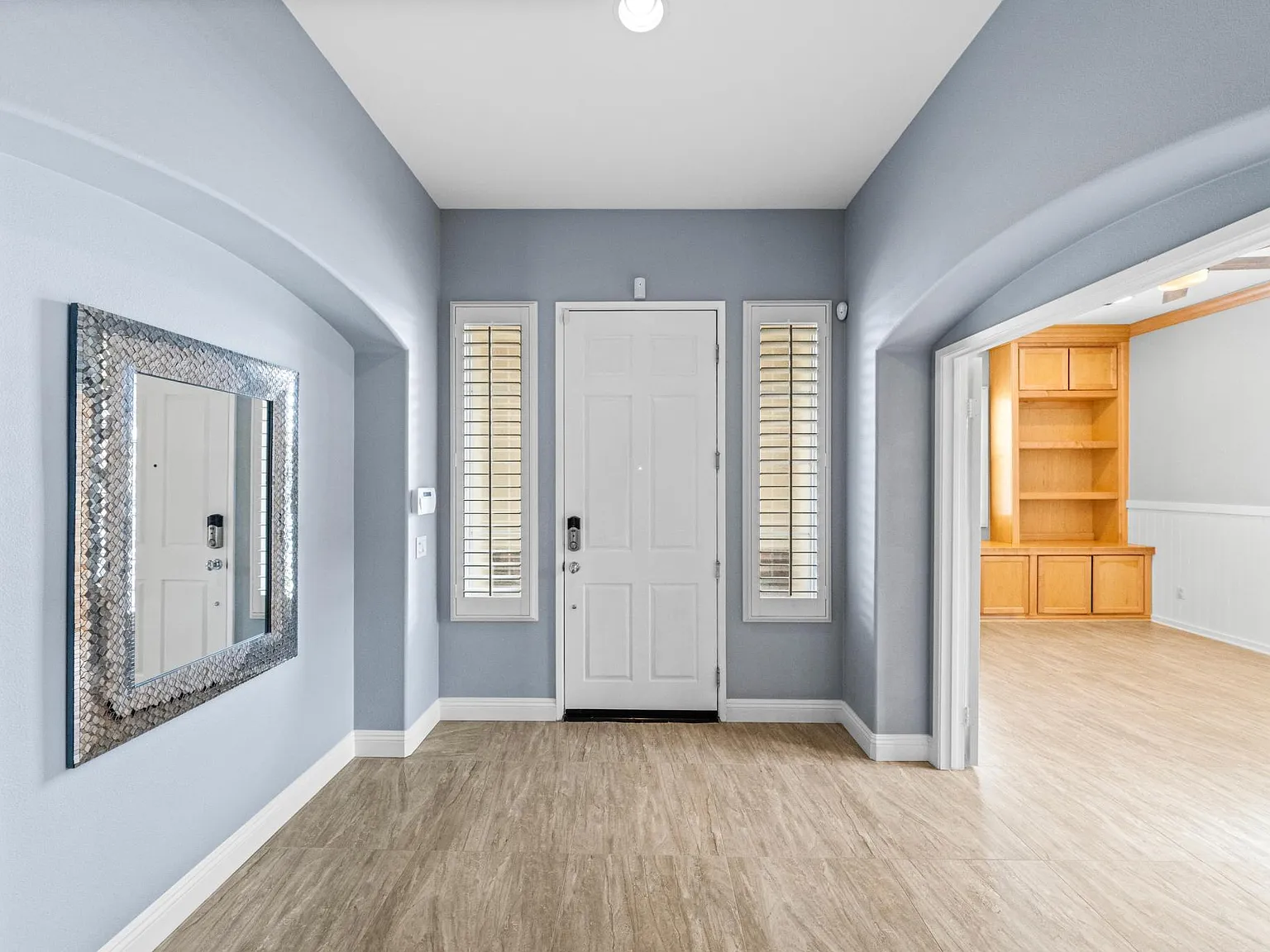 4 bed, 2.5 bath, 2567 sqft, $4,490 — Photo 4