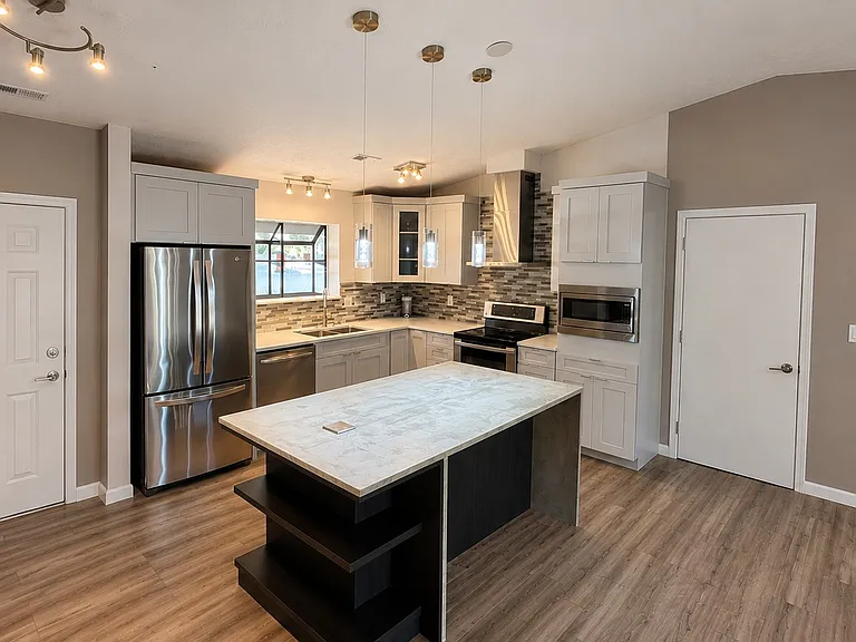 4115 Mimosa Dr — Photo 1