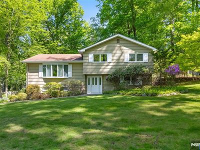568 Stellman Rd, River Vale, NJ, 07675
