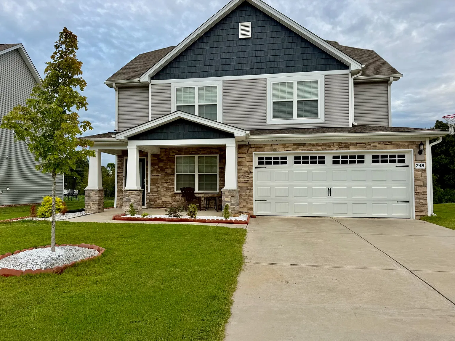 4 bed, 2.5 bath, 2397 sqft, $2,800 — Photo 1