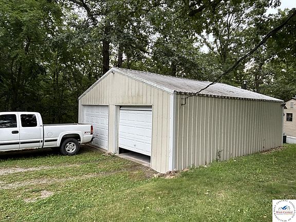 5th image of 890 SE 1251st Rd