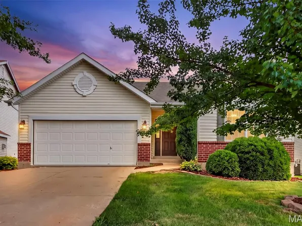 429 Briarchase Pl, Lake Saint Louis, MO 63367