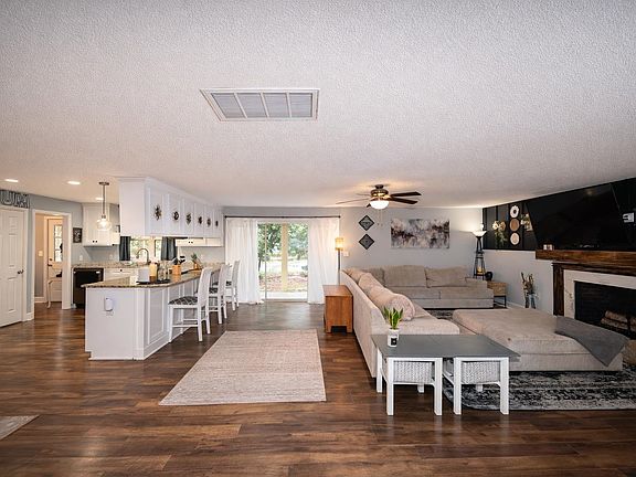 2nd image of 3210 Bryant St.