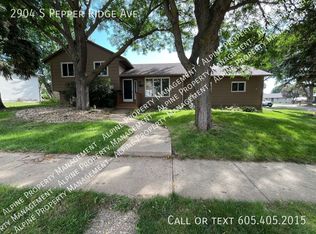 2904 S Pepper Ridge Ave, Sioux Falls, SD 57103