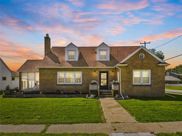 405 Washington Ave, Lowden, IA 52255