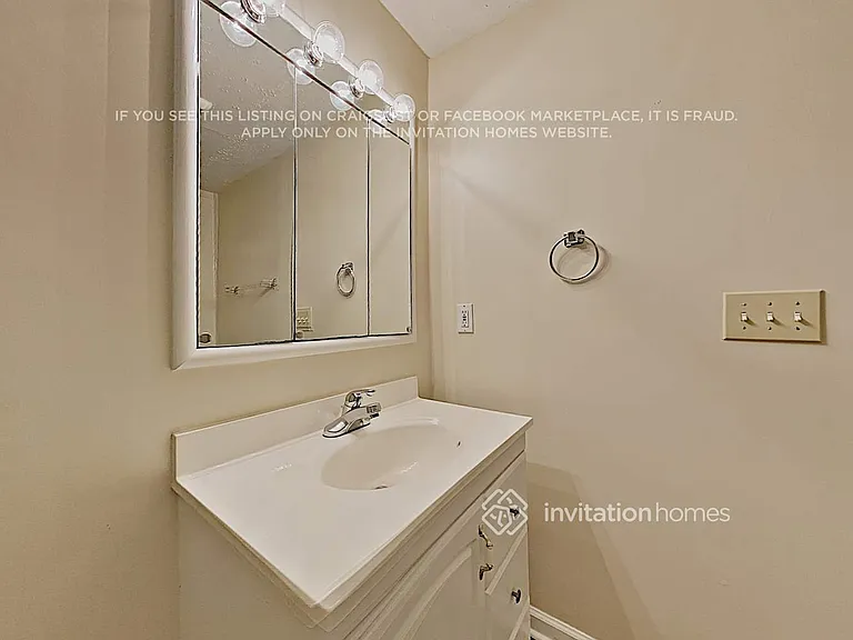 4042 Maxanne Dr NW — Photo 15