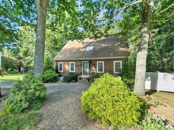 13 Durell Drive, Newmarket, NH 03857