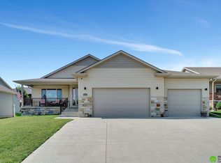 10101 White Pine Rd, Lincoln, NE 68527