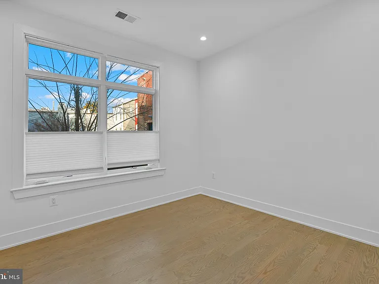 1220 Potomac Ave SE #3 — Photo 9
