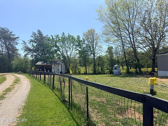 5th image of 174 Claude Howard Rd