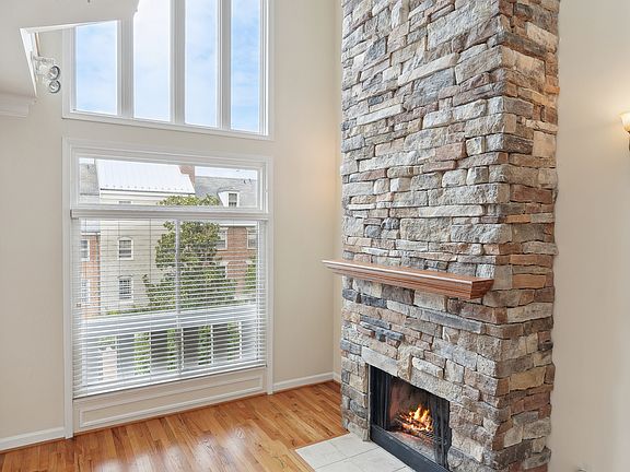 4th image of 158 N Union St #Townhouse 158