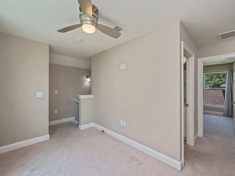 401 King St — Photo 30
