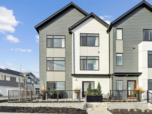 3965 E Quesnay Wood Dr SW, Calgary, AB T3E 8G1