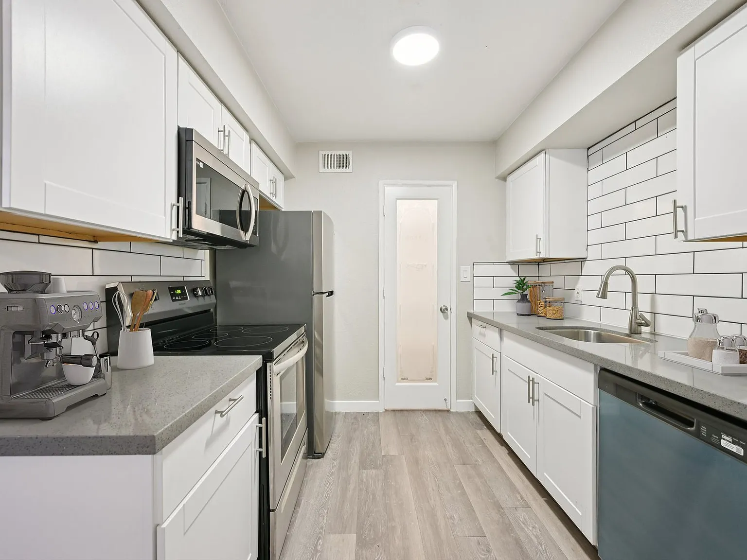 Jade Ridge Apartments — Photo 1