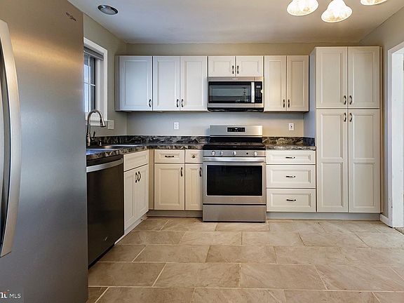 5th image of 18 Dartmouth Dr