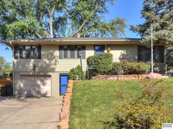 7642 Ontario St, Omaha, NE 68124