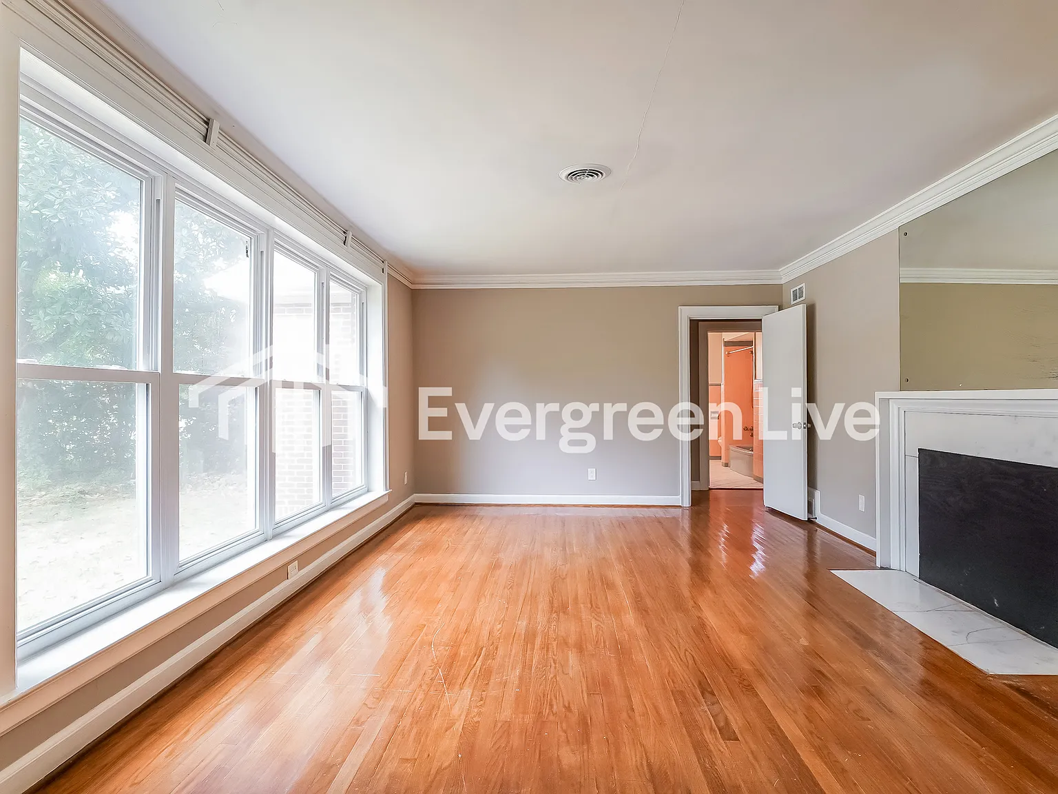 3 bed, 2.0 bath, 2132 sqft, $1,295 — Photo 2