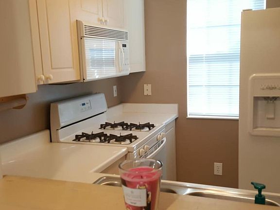 3rd image of 9173 Parkbury Ln