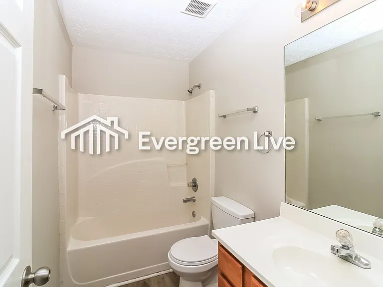 9484 Lakeview Rd — Photo 3