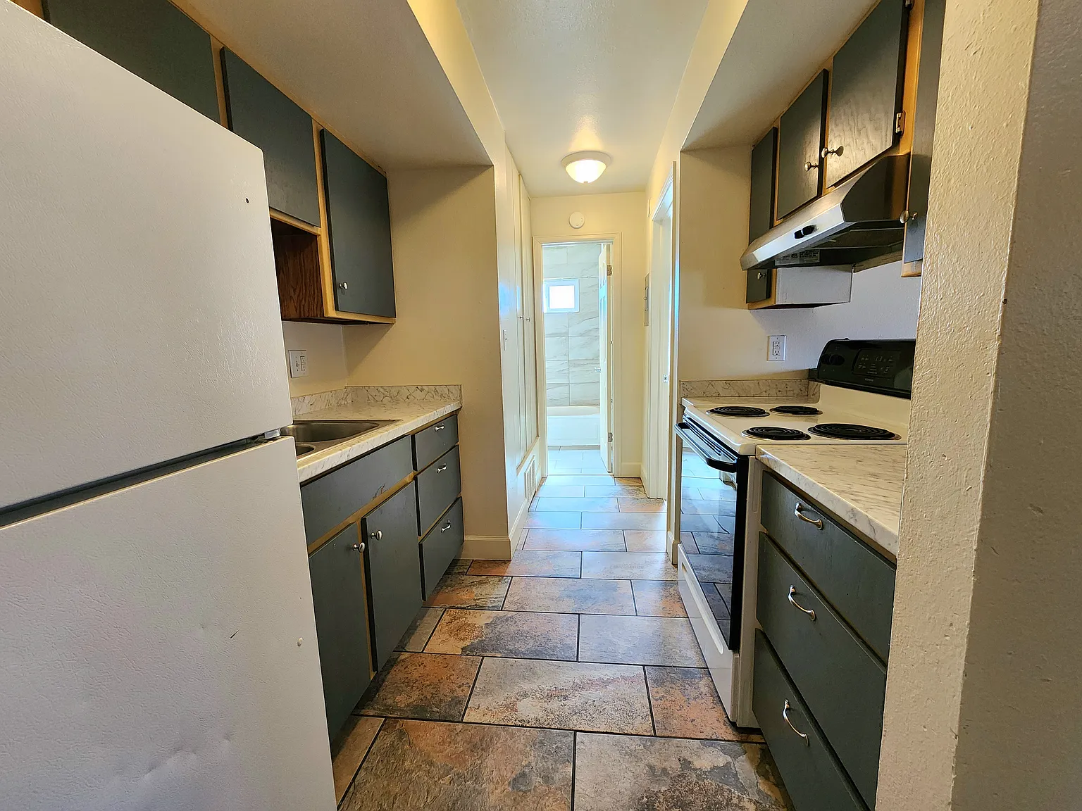2 bed, 600 sqft, $800 — Photo 3