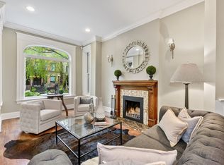823 W Newport Ave #1, Chicago, IL 60657