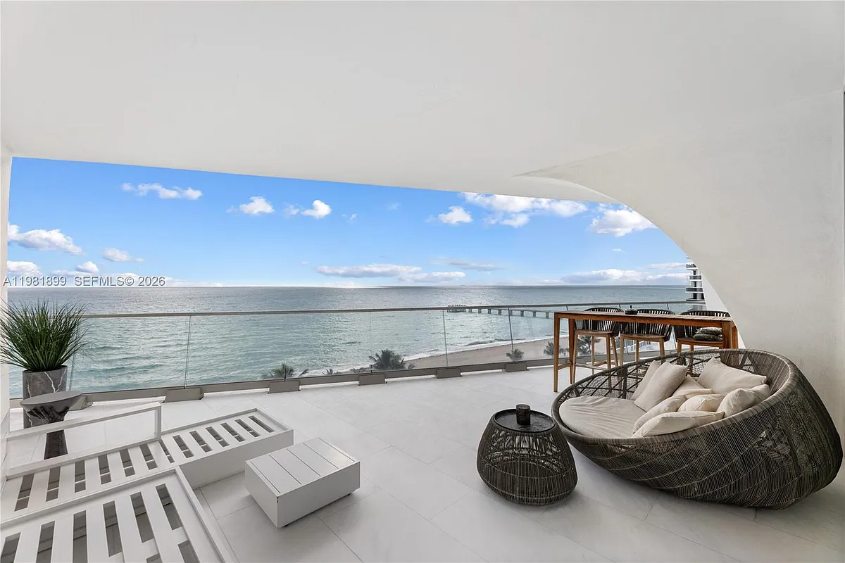 Building Photo - 16901 Collins Ave #802