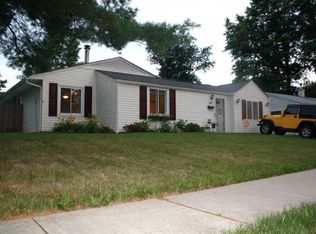 152 Indian Creek Dr, Levittown, PA 19057