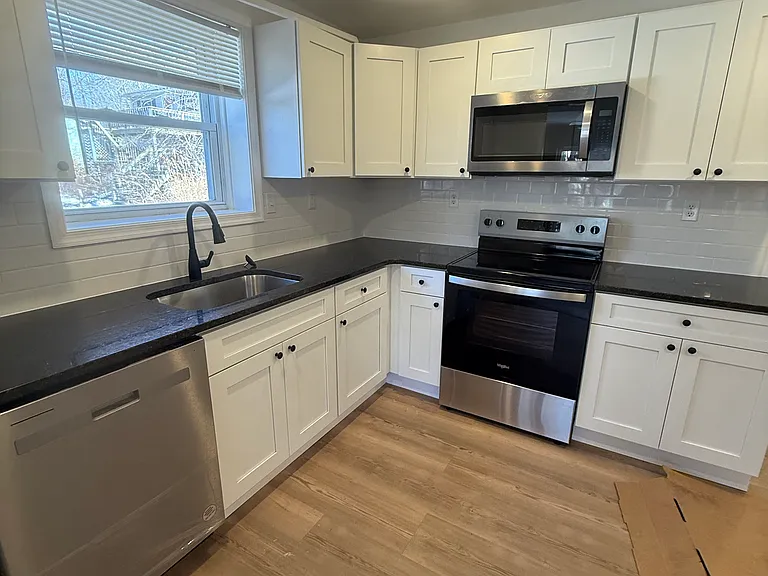 1372 Madison Ave — Photo 7