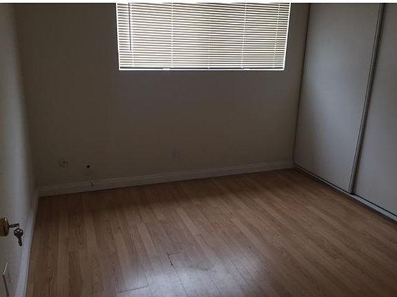 4th image of 949 N Normandie Ave APT 1