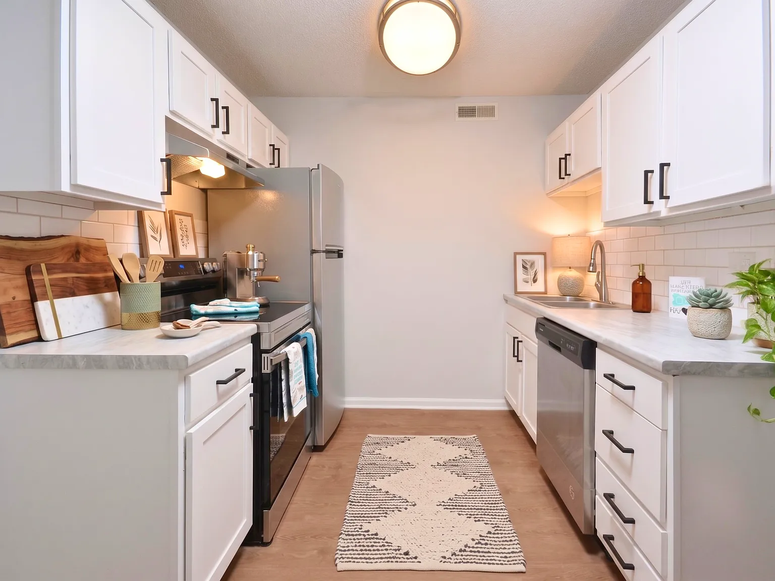 2 bed, 816 sqft, $949 — Photo 1