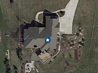 9365 N Stonegate Rd, Cedarburg, WI 53012