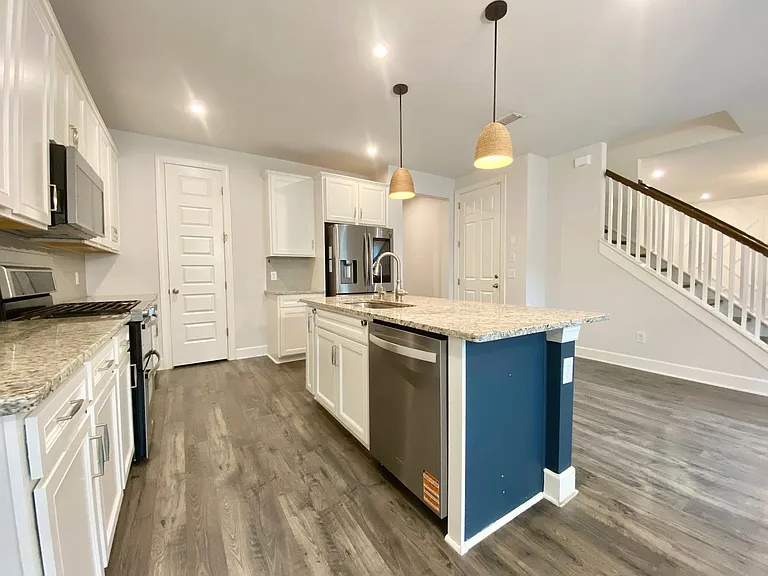 502 Doxford Dr — Photo 4