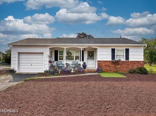 22 Brakenbury Court, Toms River, NJ 08757