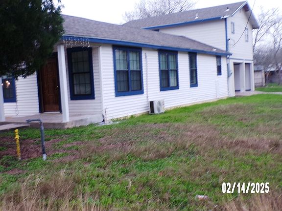 2nd image of 911 N Avenue C